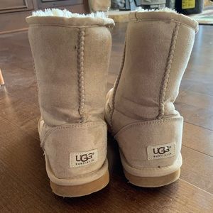 Light tan UGGS!